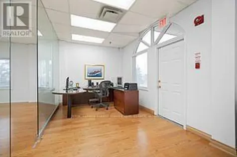 335 Renfrew Drive Markham (buttonville) ON L3R 9S9