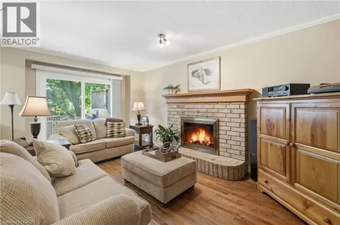 2136 Winding Way Burlington ON L7M 2X9