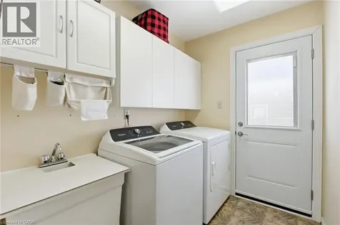 2136 Winding Way Burlington ON L7M 2X9