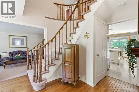 2136 Winding Way Burlington ON L7M 2X9
