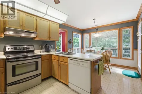 2136 Winding Way Burlington ON L7M 2X9