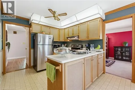 2136 Winding Way Burlington ON L7M 2X9