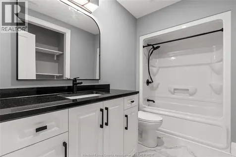 3161 Mcrobbie Windsor ON N8R 0A2