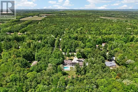 16 Woodland Heights Drive Adjala-tosorontio ON L0M 1J0