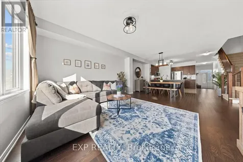 28 Hackney Private Ottawa ON K2V 0K8