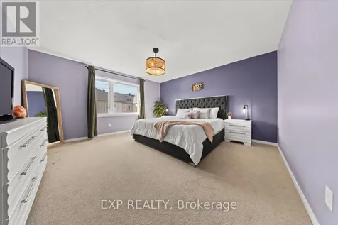 28 Hackney Private Ottawa ON K2V 0K8