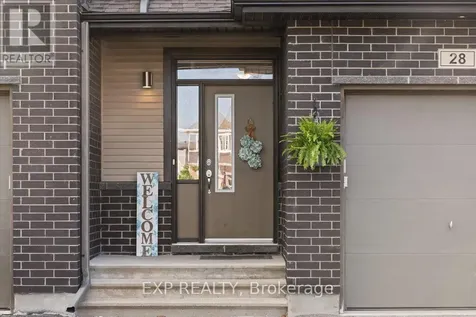 28 Hackney Private Ottawa ON K2V 0K8