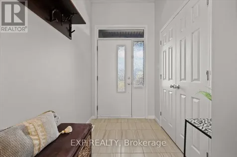 28 Hackney Private Ottawa ON K2V 0K8