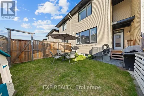 28 Hackney Private Ottawa ON K2V 0K8
