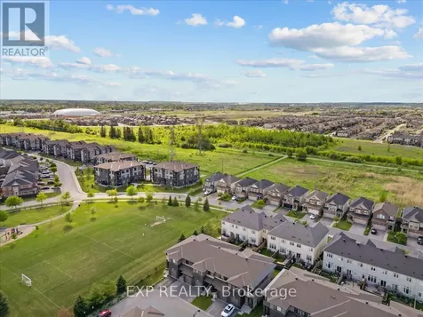 28 Hackney Private Ottawa ON K2V 0K8