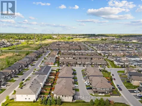 28 Hackney Private Ottawa ON K2V 0K8