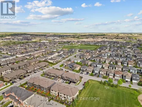 28 Hackney Private Ottawa ON K2V 0K8