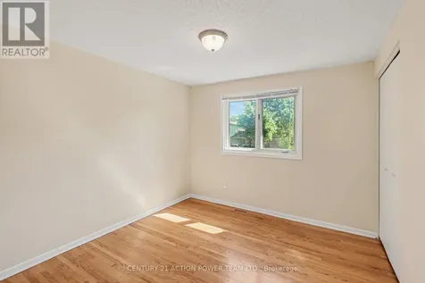 303 Hoylake Crescent Ottawa ON K1E 1M1