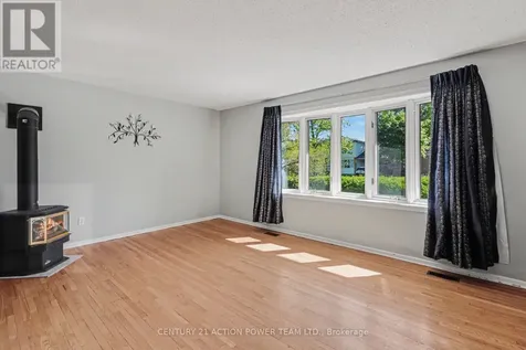 303 Hoylake Crescent Ottawa ON K1E 1M1