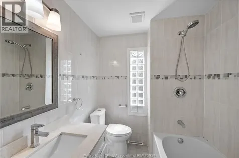 1154 Elm Windsor ON N9A 5H9
