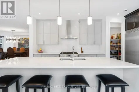 165 Finsbury Avenue Ottawa ON K2S 2P5