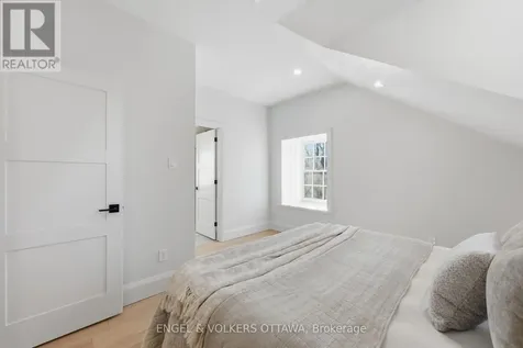 71 Thomas Street Ottawa ON K1M 1M7