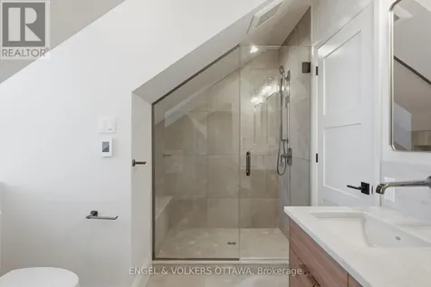71 Thomas Street Ottawa ON K1M 1M7