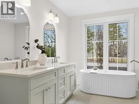 533 Pearl Street Lakeshore ON N8L 0Y4