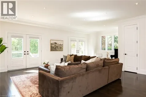 376 Wedgewood Drive Oakville ON L6J 4S1