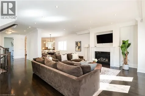 376 Wedgewood Drive Oakville ON L6J 4S1