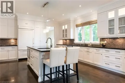 376 Wedgewood Drive Oakville ON L6J 4S1