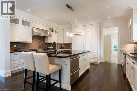 376 Wedgewood Drive Oakville ON L6J 4S1
