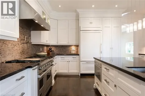 376 Wedgewood Drive Oakville ON L6J 4S1