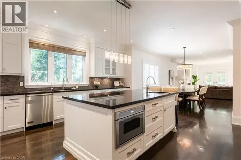 376 Wedgewood Drive Oakville ON L6J 4S1