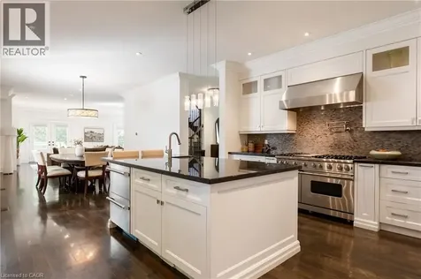 376 Wedgewood Drive Oakville ON L6J 4S1