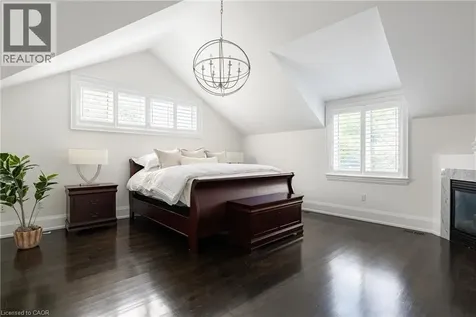 376 Wedgewood Drive Oakville ON L6J 4S1