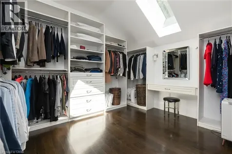 376 Wedgewood Drive Oakville ON L6J 4S1