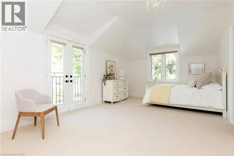 376 Wedgewood Drive Oakville ON L6J 4S1
