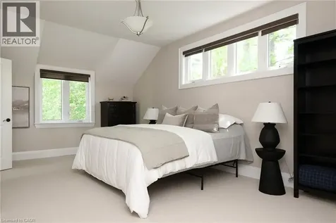 376 Wedgewood Drive Oakville ON L6J 4S1