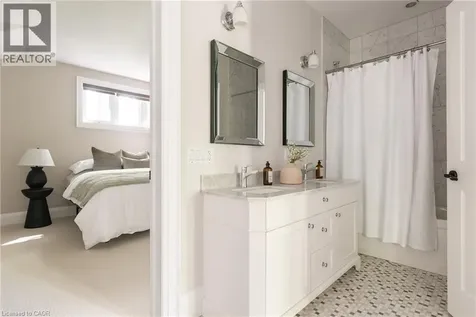 376 Wedgewood Drive Oakville ON L6J 4S1