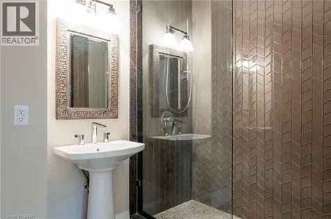 376 Wedgewood Drive Oakville ON L6J 4S1