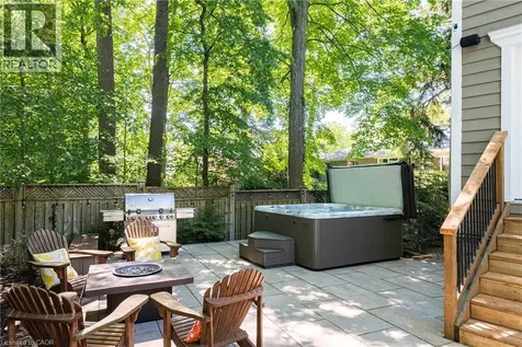 376 Wedgewood Drive Oakville ON L6J 4S1
