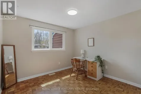 74 Valewood Crescent Ottawa ON K1B 4E8