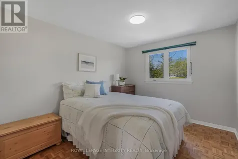 74 Valewood Crescent Ottawa ON K1B 4E8