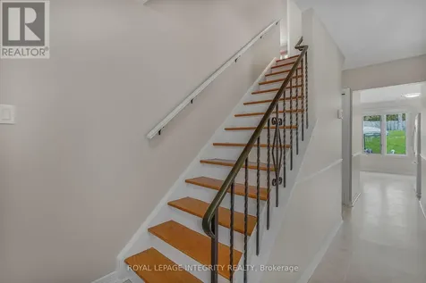 74 Valewood Crescent Ottawa ON K1B 4E8
