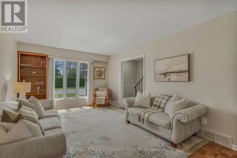 74 Valewood Crescent Ottawa ON K1B 4E8