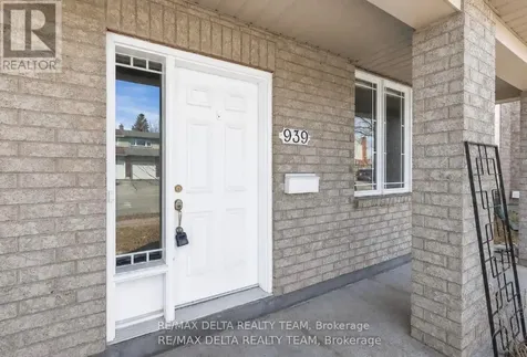 939 Cahill Drive West Ottawa ON K1V 2C3