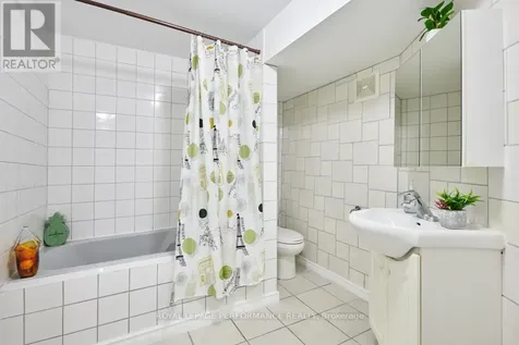 1743 Heatherington Road Ottawa ON K1V 8T8