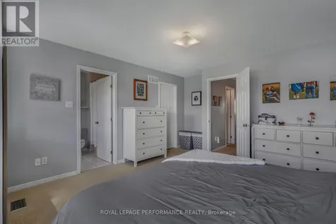 172 Colliston Crescent Ottawa ON K1V 2J5