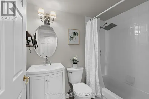 70 Robson Court Ottawa ON K2K 2W1