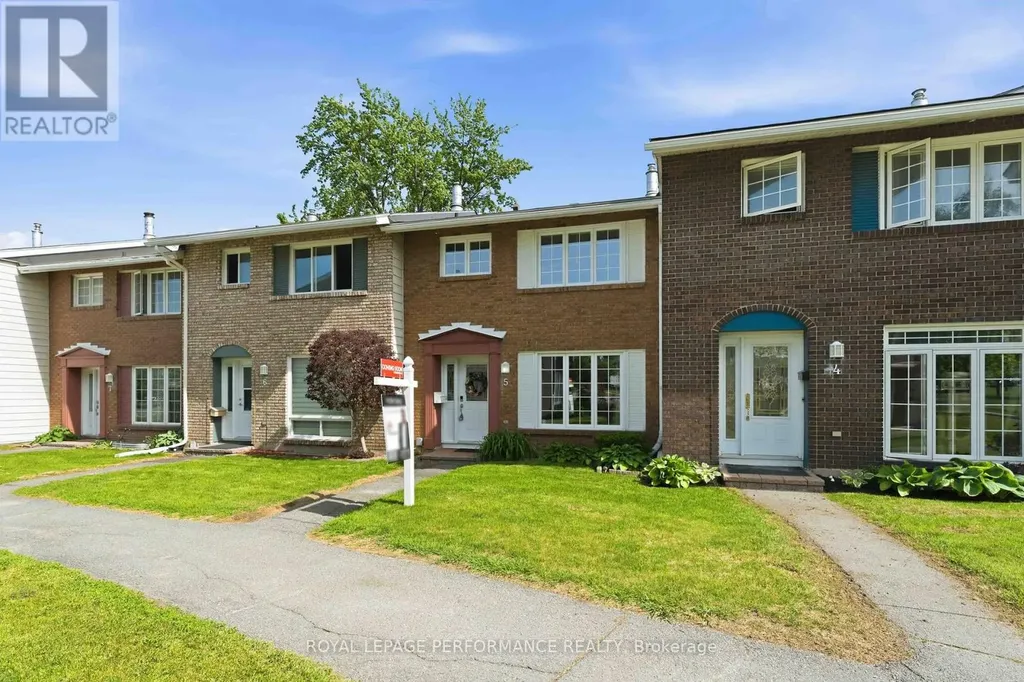 2051 Jasmine Crescent Ottawa ON K1J 7W2