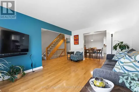 2051 Jasmine Crescent Ottawa ON K1J 7W2