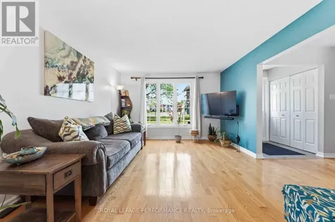 2051 Jasmine Crescent Ottawa ON K1J 7W2