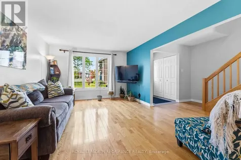 2051 Jasmine Crescent Ottawa ON K1J 7W2