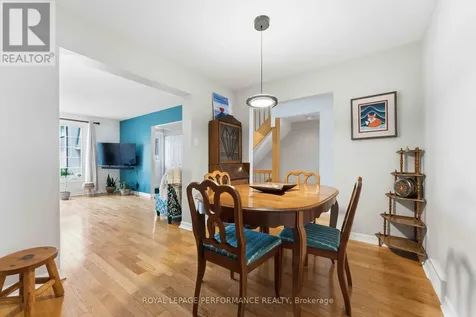 2051 Jasmine Crescent Ottawa ON K1J 7W2